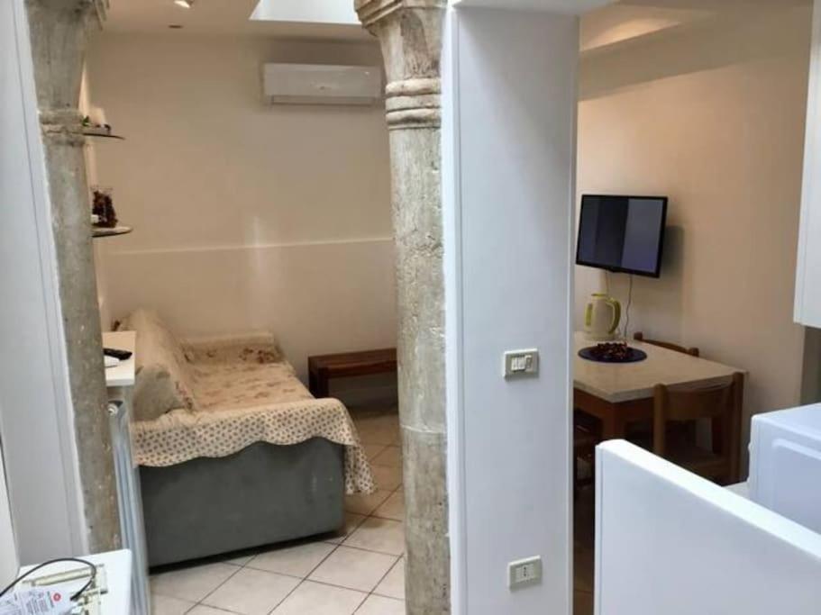 Apartment Close Guglie Bridge Venesia Bagian luar foto